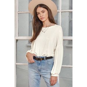 NWOT Lulu’s White Balloon Sleeve Bodysuit M